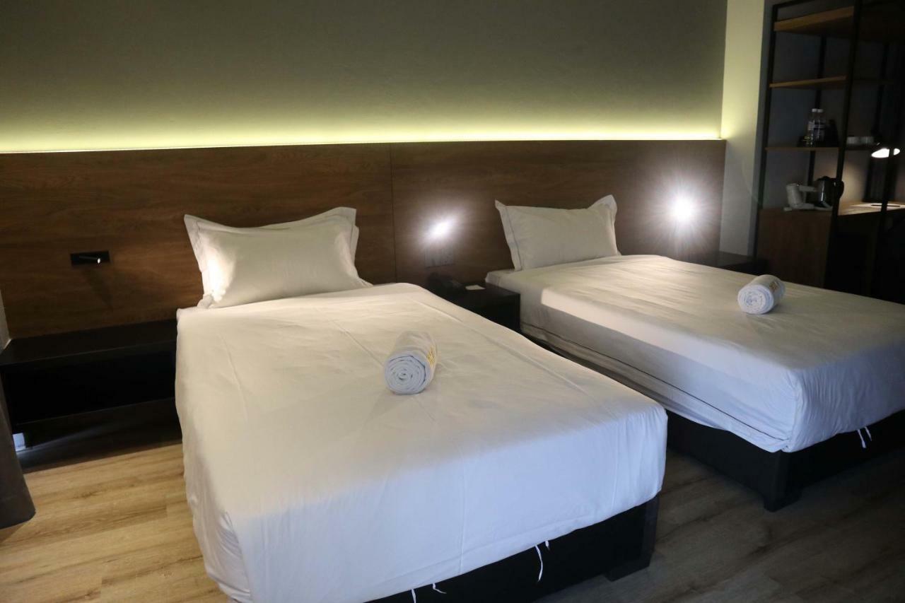 Roxy Hotel Padungan Kuching Exterior foto